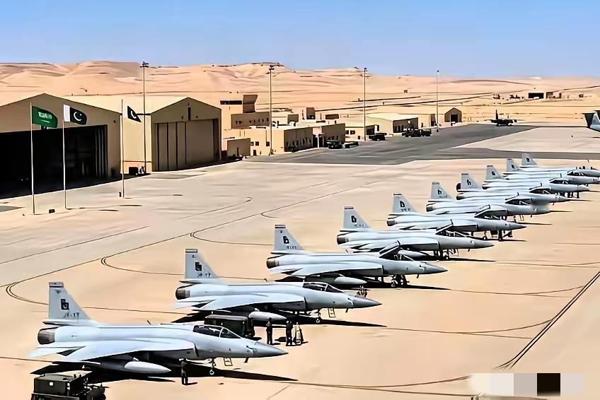 太棒了太棒了！巴基斯坦于12日正式启用了跟伊朗的过境走廊，这下子巴铁的货想拉去伊