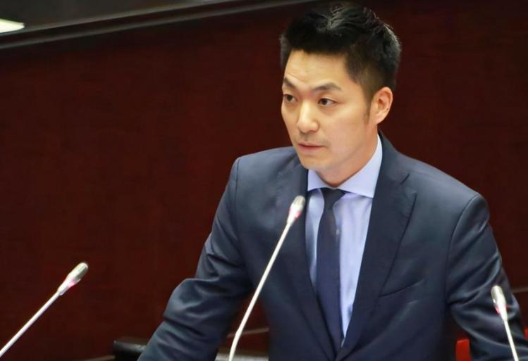台湾岛内的预言家突然发出预言

麻烦看官老爷们右上角点击一下“关注”，既方便您进