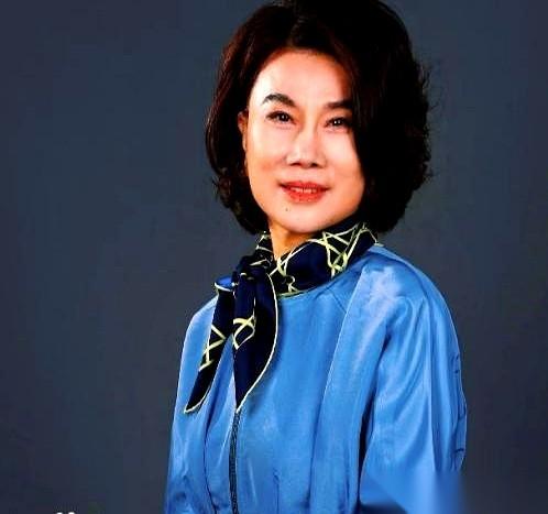 国安部那个通报一发，我后背都凉了。
然后一瞬间，我想起了去年被骂惨了的董明珠。