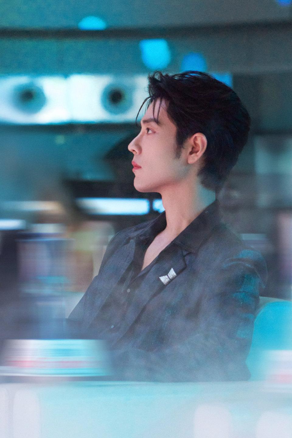 又收了好多肖战的美图，每次肖战出现一次，都够虾吃好多天[舔屏][舔屏][舔屏]