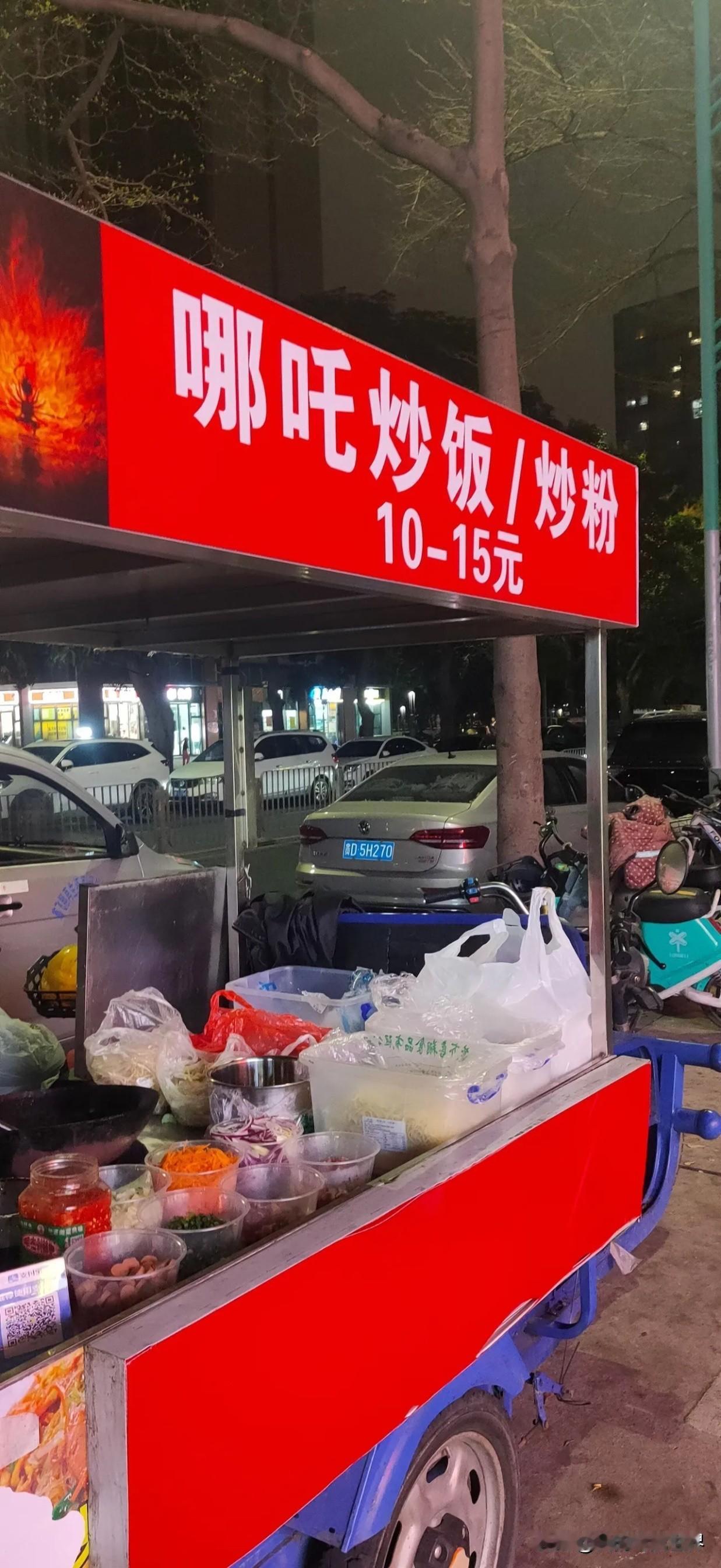 接上回说，我为什么会跑到深圳去选择卖炒饭炒面，之前我一直在上海做维持和保卫地球和