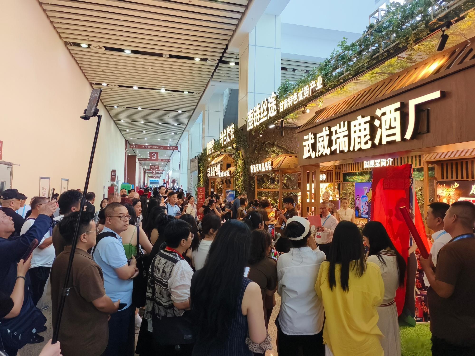 借力第三十二届兰洽会 瑞鹿鹿酒·微醺甜梦新品正式发布 传递悦己新式饮酒理念瑞鹿酒