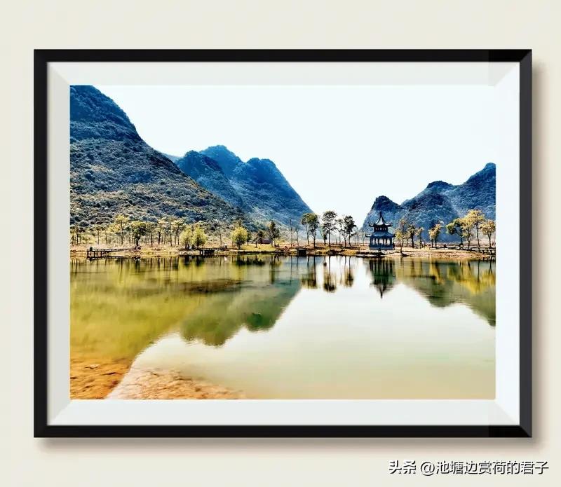 看到“诗情画意谱新曲”这个上联，我也忍不住来凑个热闹对下联。上联描绘了用诗情和画