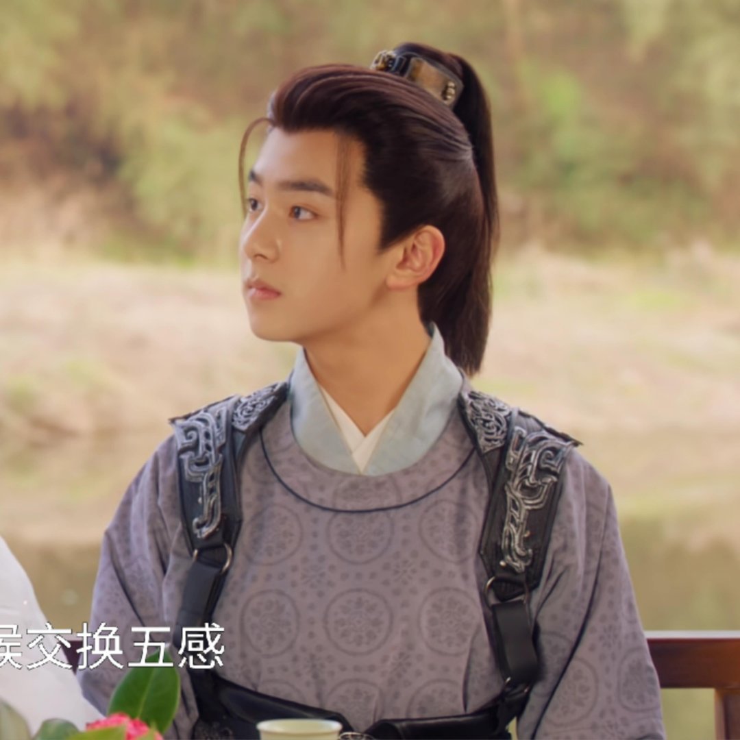 沉英刚当上灵主就有班味了好一個生前幫哥哥打工，死後做姐姐牛馬白日提灯  | 