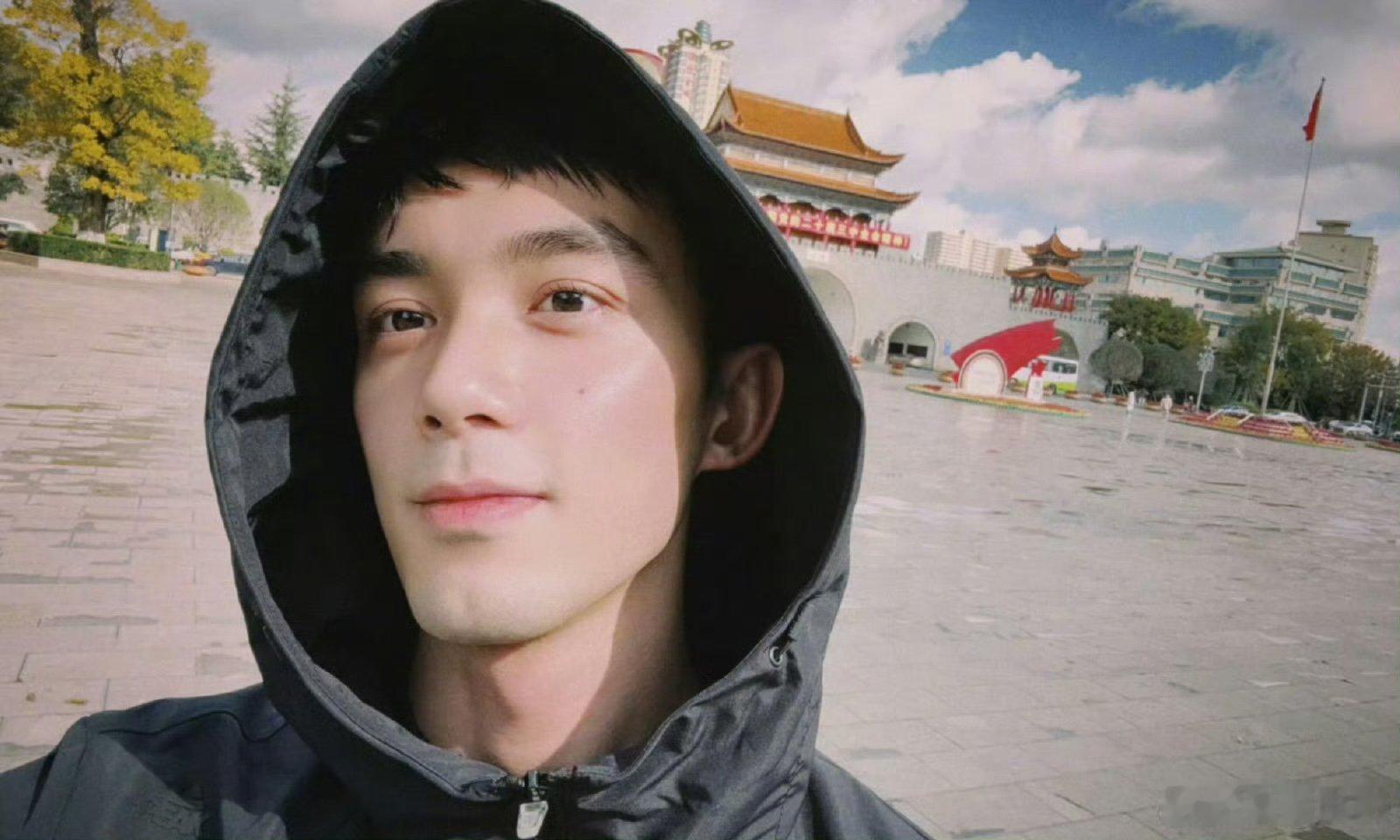 没认出这是吴磊被《群星闪耀时》里的吴磊狠狠震撼到！这不是陌生的角色，是认真搞事业