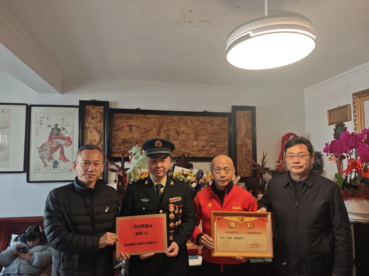 冬日生活打卡季合肥一小区同时出现两名功臣一个小区，同时走出两位三等功兵哥哥！[赞