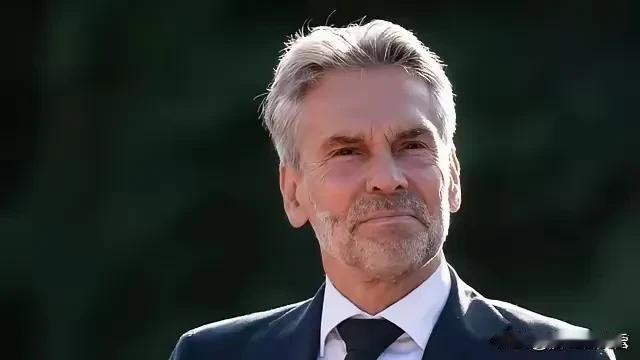 彻底决裂了！
荷兰首相绍夫表示，欧洲国家将继续援助乌克兰，并将通过新制裁向俄罗斯