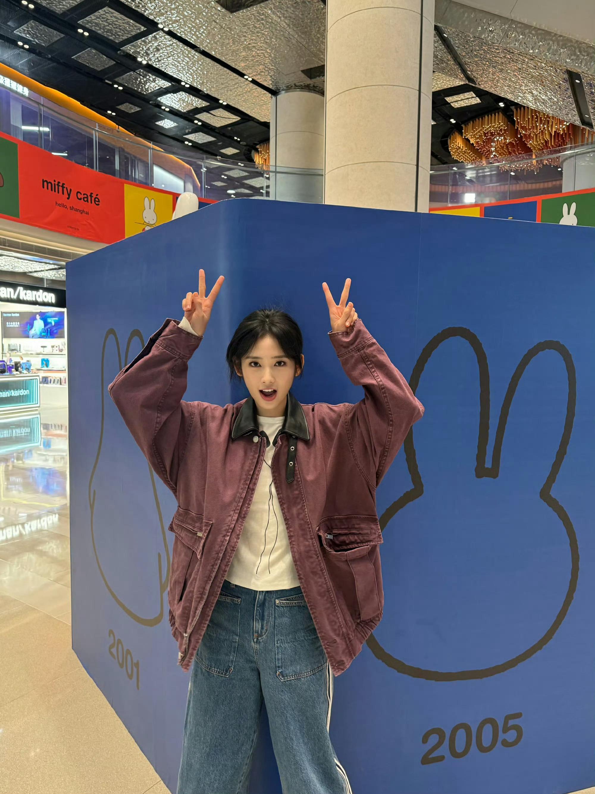 好喜欢00花的精神状态鹤秋这波五子棋技能官宣也太会了！把棋盘玩成创意舞台，脑洞自