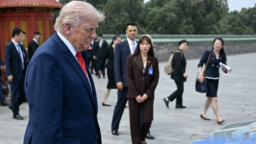 凤凰新闻【特朗普参观天坛：中国真美】美国总统特朗普5月14日在参观天坛时称赞道：