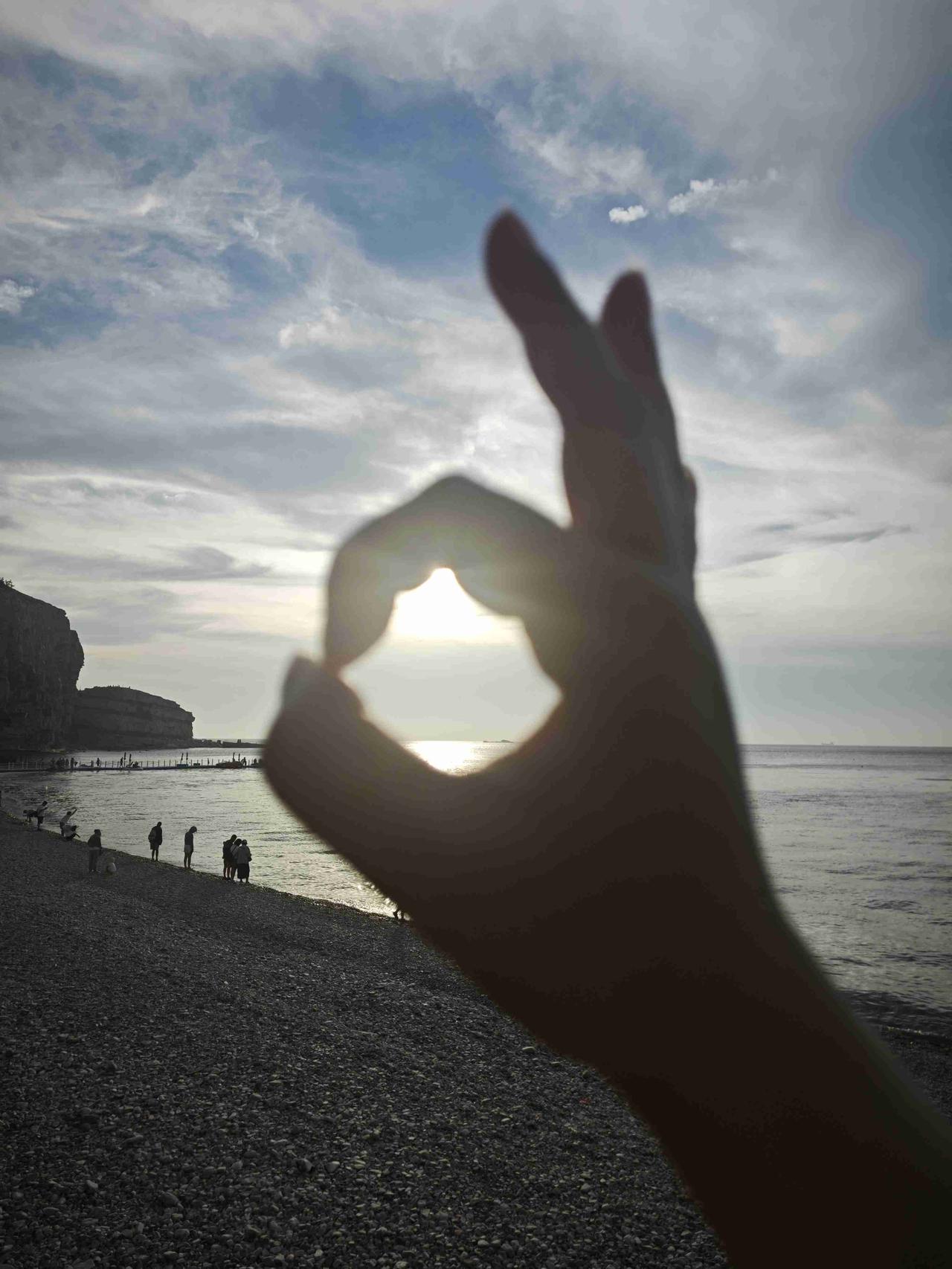 我的今日状态：😁轻松愉快
我这里的天气：☀️晴天
如果明知道有人欠了好多债，你