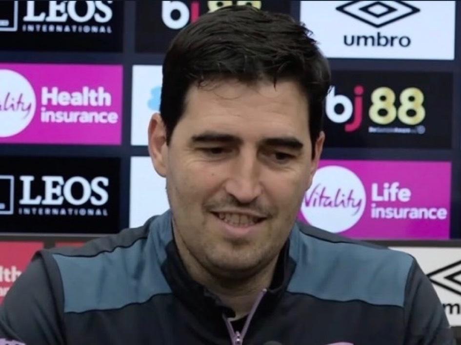 赛前新闻发布会，🚨🗣️伊劳拉：“我热爱在老特拉福德执教——这是世界顶级的球场