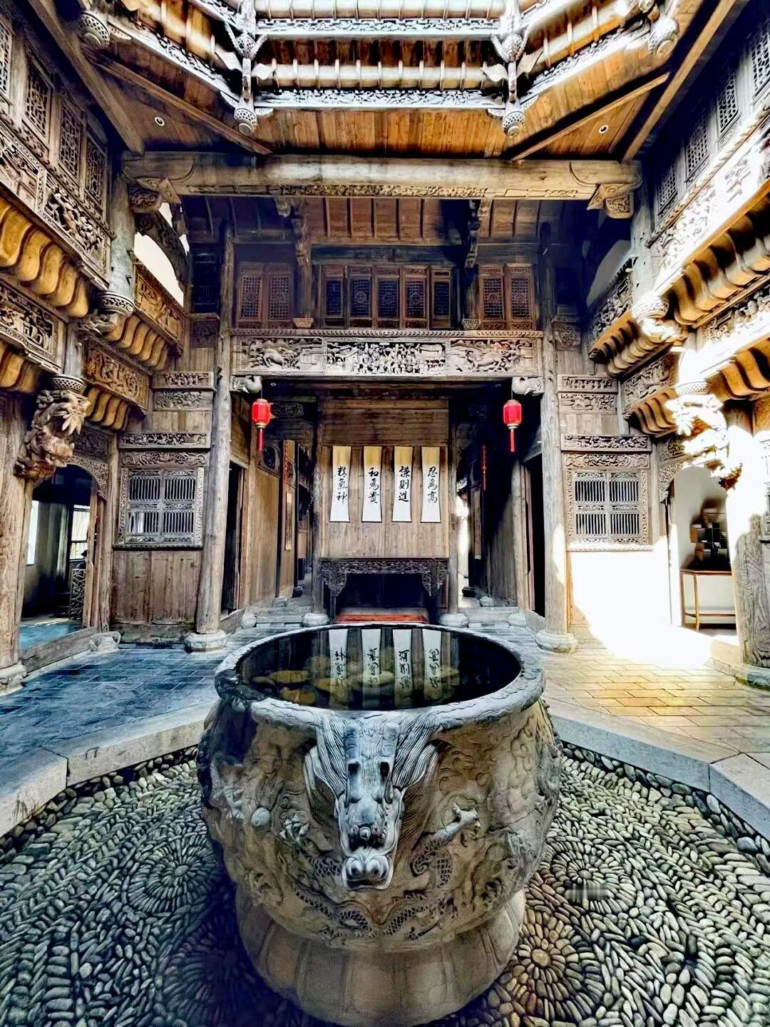 让我们看看歙县（小马哥）
   
   歙县隶属于安徽省黄山市，是国家历史文化名