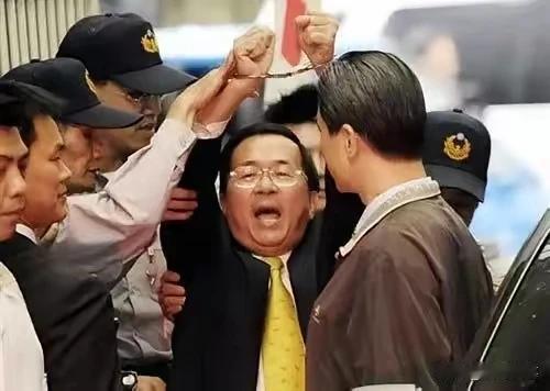 “赦扁”落空！
   蔡英文即将任期结束离职，然而前段时间闹得沸沸扬扬的“赦扁”