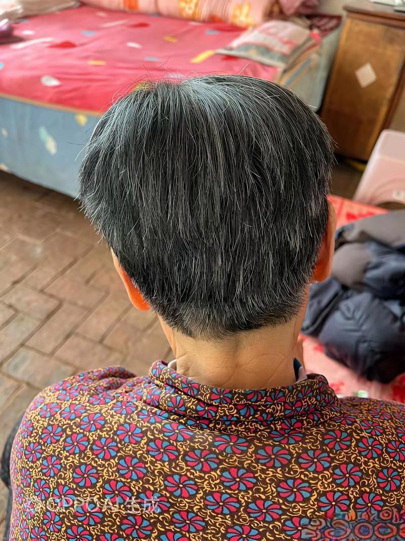 难道留长点的头发，或是扎个马尾，不比短发更有韵味吗？
 
生活里经常能见到很多中