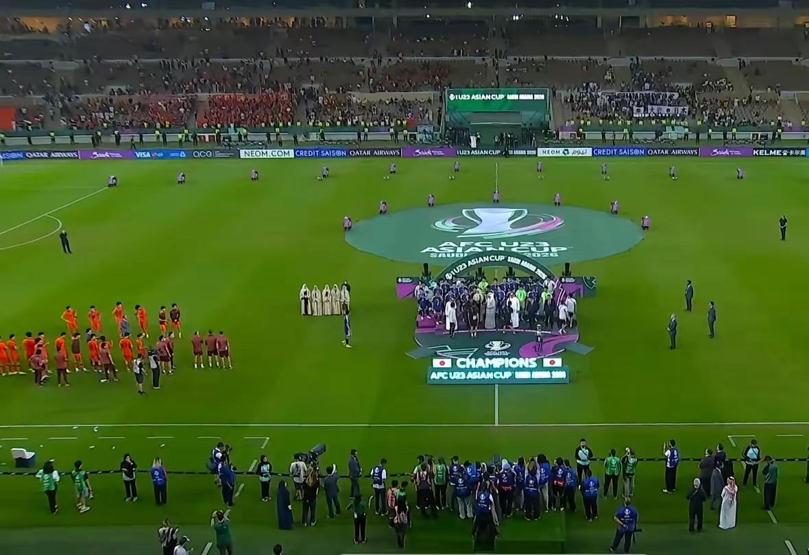 果然球品见人品，
颁奖礼后中国队的表现，
再一次证明了我们这些球员的人品！
 