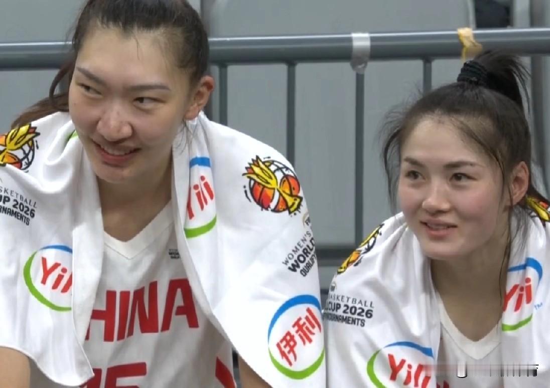 张曼曼笑了，宫指导看人还是准！
李梦没有入选国家队，王思雨被安排打替补，而从来没