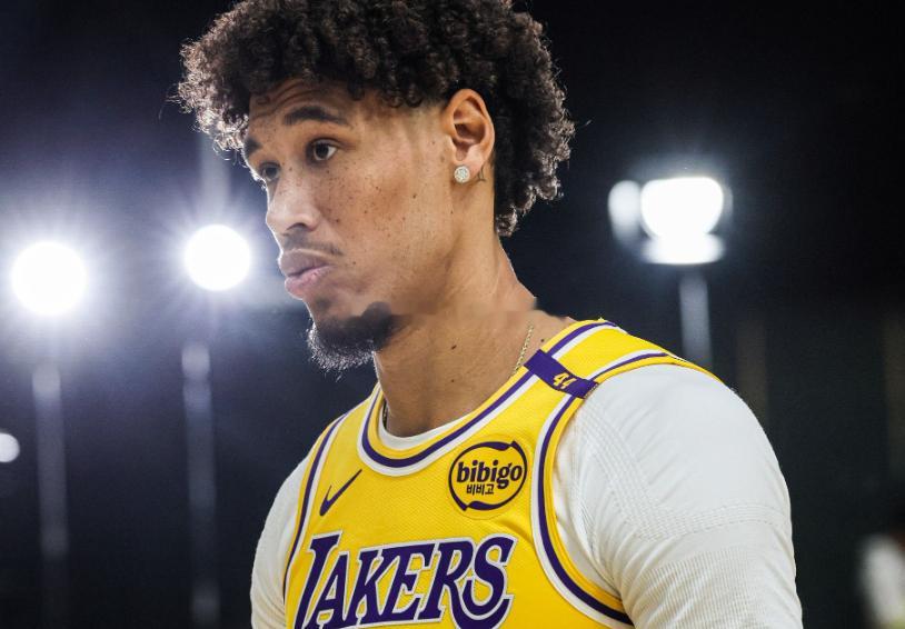 NBA常规赛继续进行，湖人今天在客场对阵太阳。据湖人官方消息，中锋海斯因为左脚踝