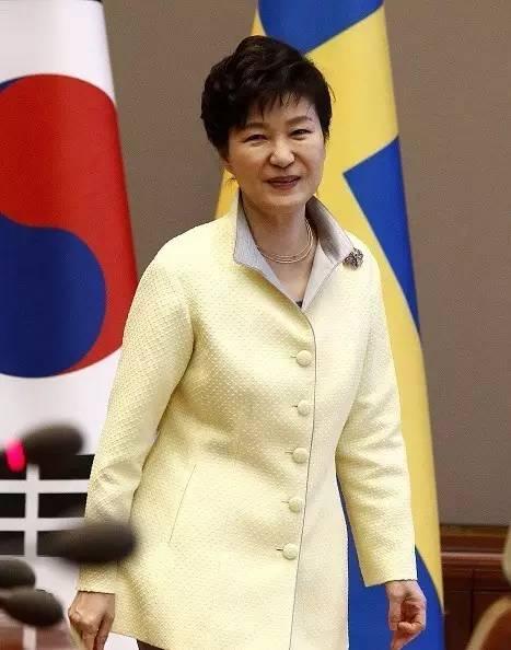 2004年，卢武铉遭到国会弹劾，最终宪法法院驳回弹劾，他继续任职；
2016年，