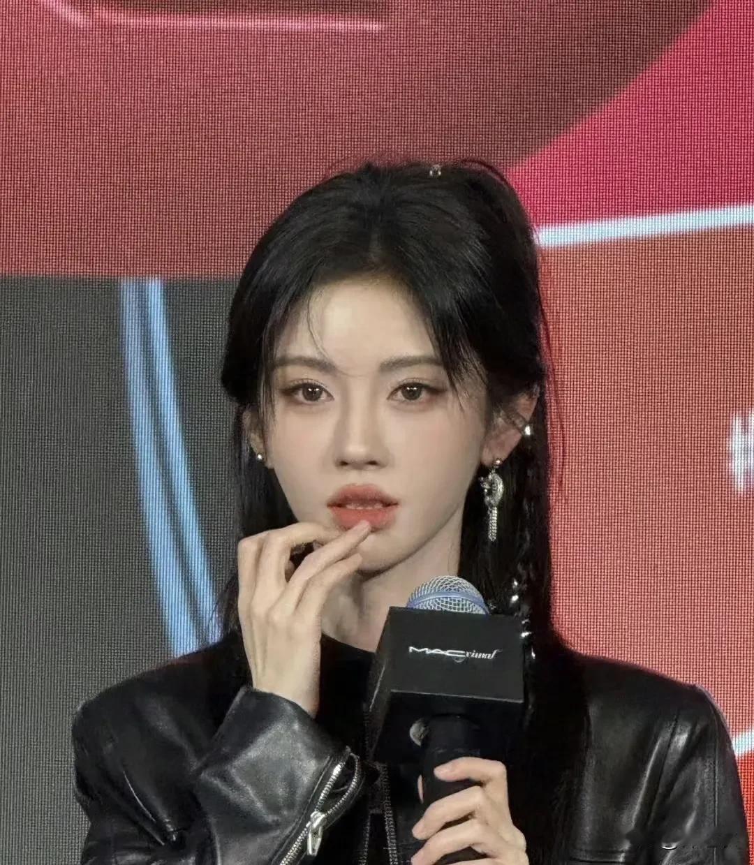 还是有很多路人朋友看到了鞠婧祎的努力与坚持，我也是喜欢鞠婧祎身上的那股劲，如果哪