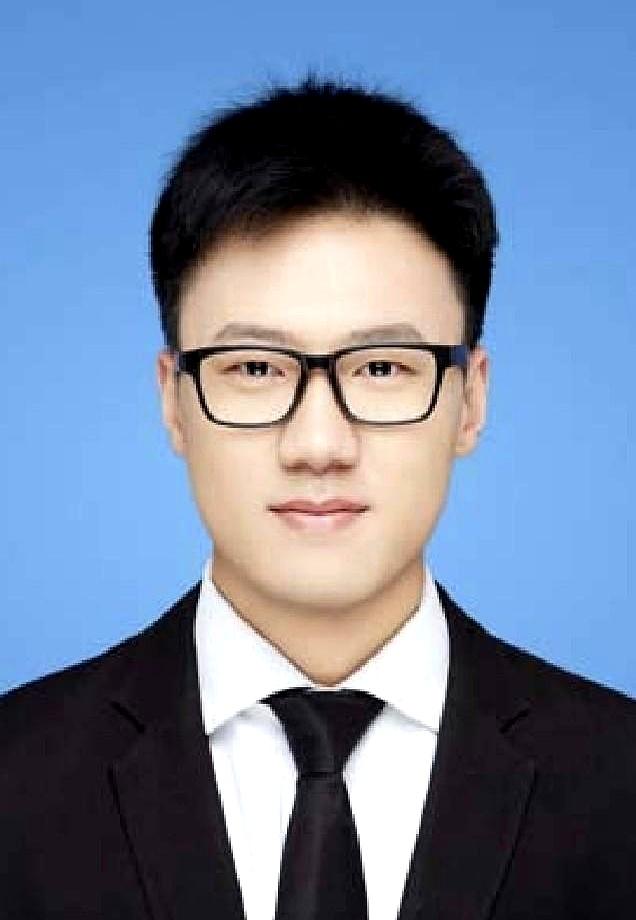 很多人以为学霸都是一开始就“开挂”，其实李卓然这条路，真没那么花里胡哨。
他是湖