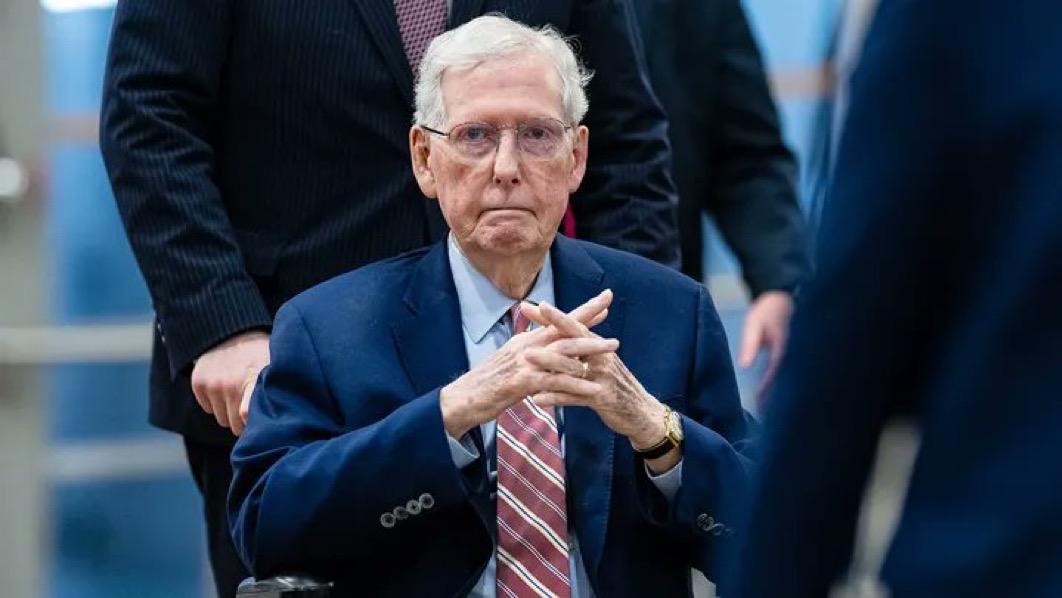 美国参议员米奇·麦康奈尔在康复治疗后出院，准备回家，但他的参议院回归似乎不会立即