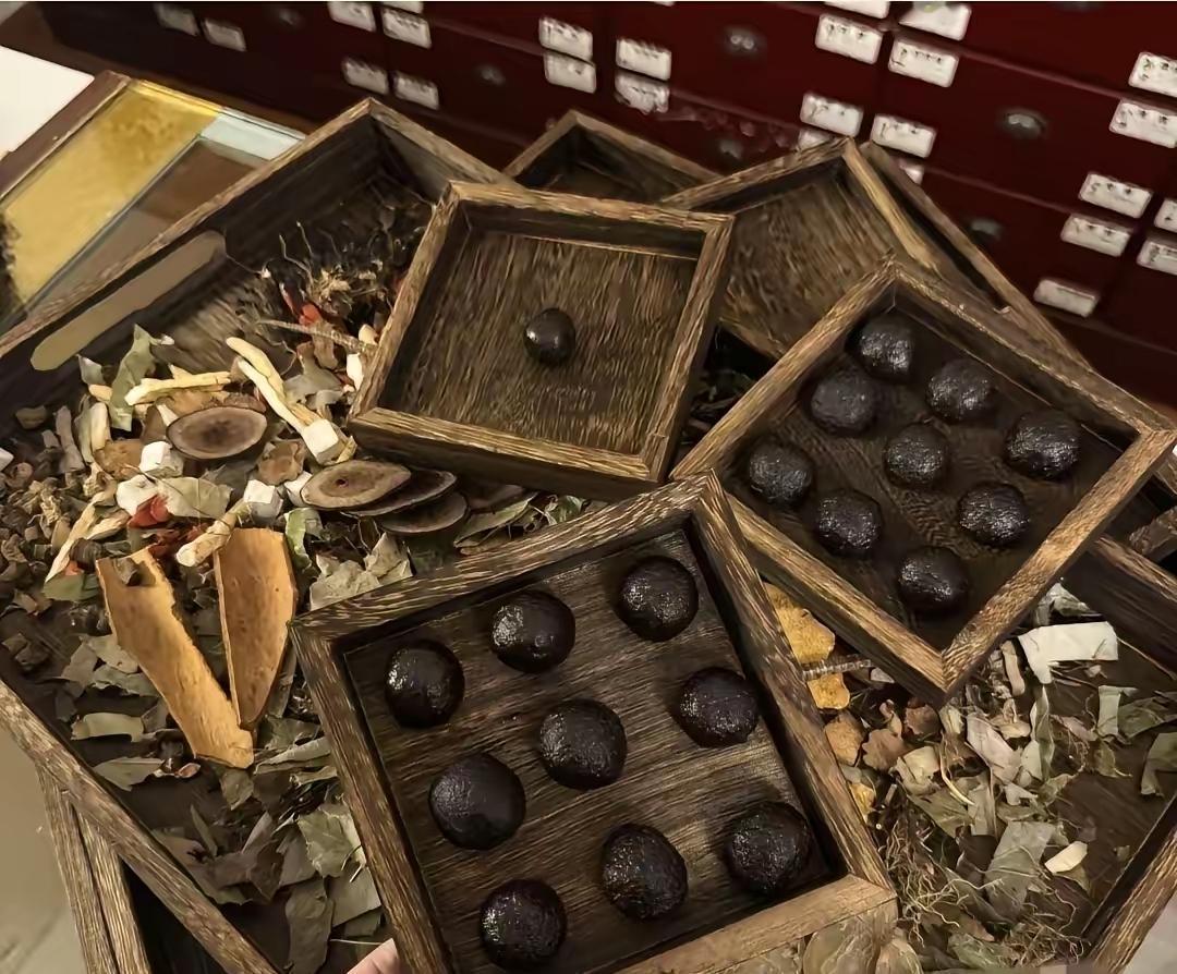 中医好不好，
中国人心里有数。
最近一些中药被下架，很多人心里犯嘀咕，其实这事儿