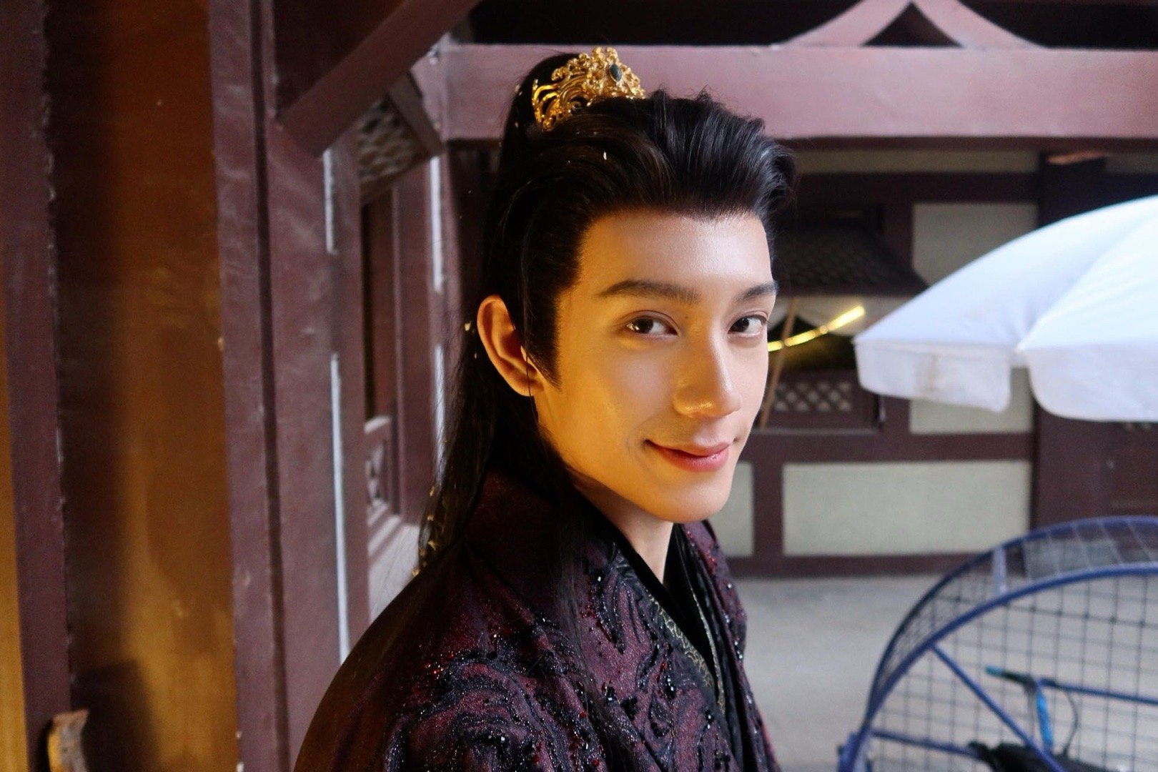 林沐然一出场疯我一大跳逐玉 被打后笑着说“我记住你了”，中箭后笑着看对方，林沐然