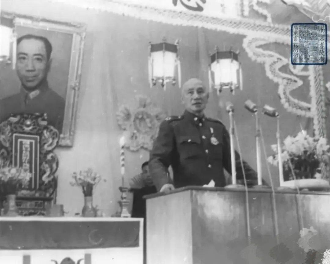 老照片之戴笠追悼会现场。
1946年，国民政府在南京灵谷寺为飞机失事摔死的戴笠举