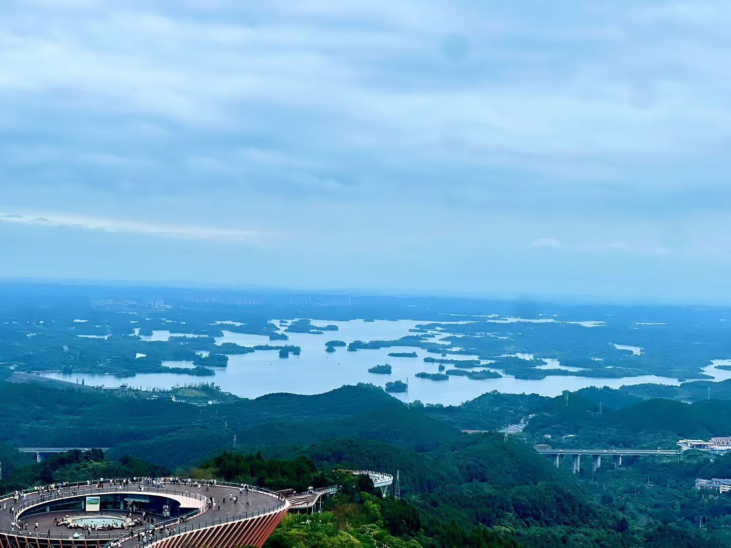 这个国庆中秋长假的旅程过的足够精彩，期待下次继续。（以上图片来自朋友圈）[笑cr