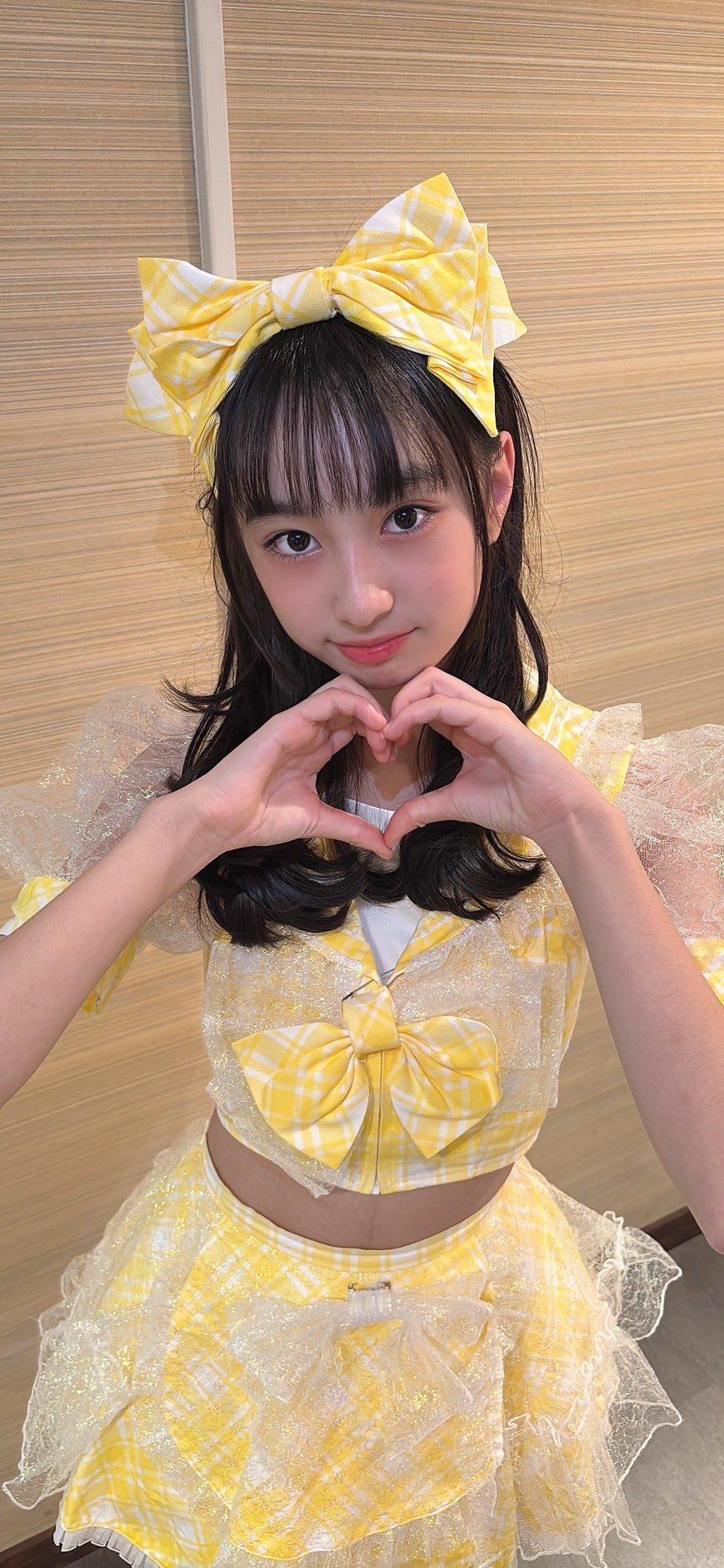 黄色蝴蝶结造型可爱满分！