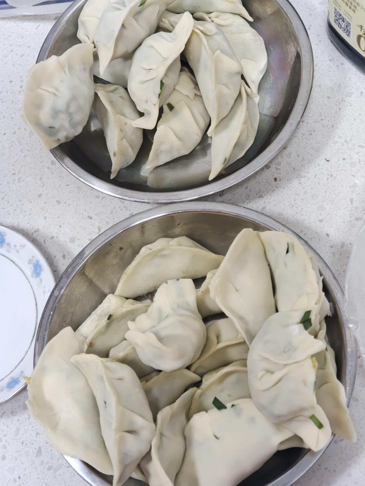 南方小土豆真的弄不出像样的饺子[捂脸]
早上问我妈有没有饺子，她说有，下午忽然告