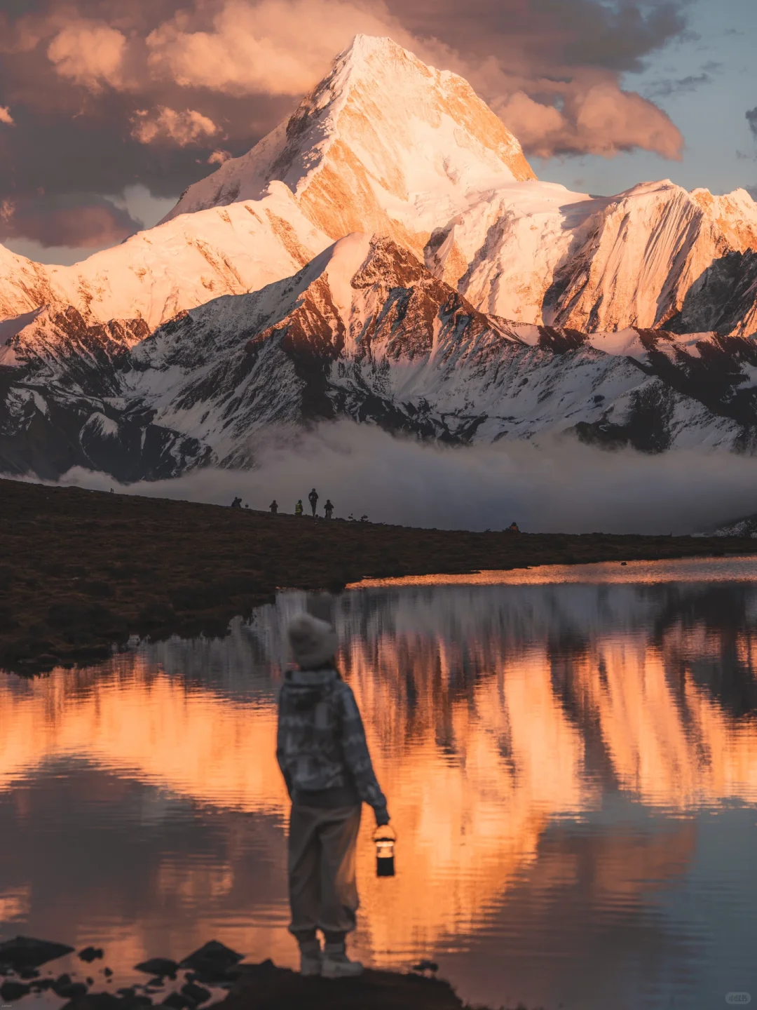 在冷噶错，我看到了最美的日照金山🏔️