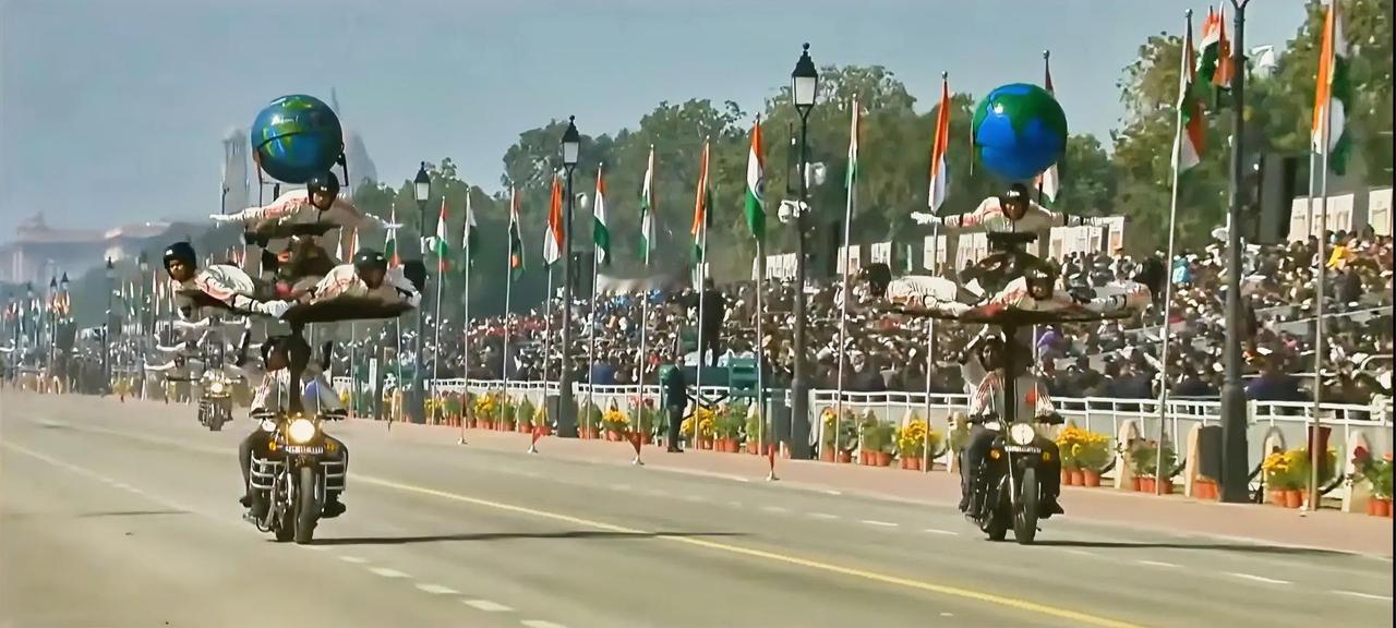 大家认为印度阅兵出现的摩托车只是“杂技”表演吗？错了，这其实是印度开发的“有全向