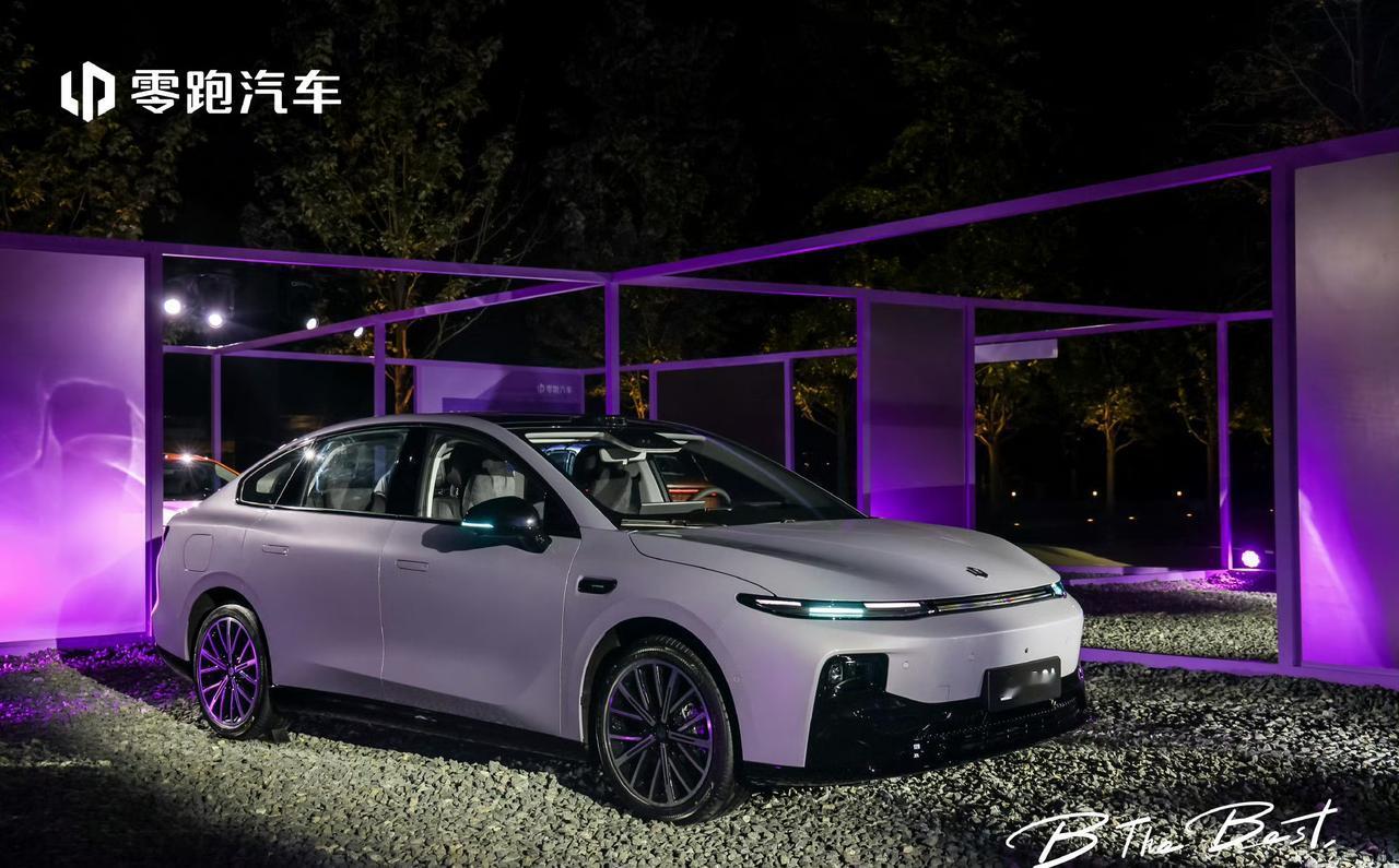 新款零跑B系列上市，这价格到位吗？
零跑B10：9.98-12.58万元
零跑B