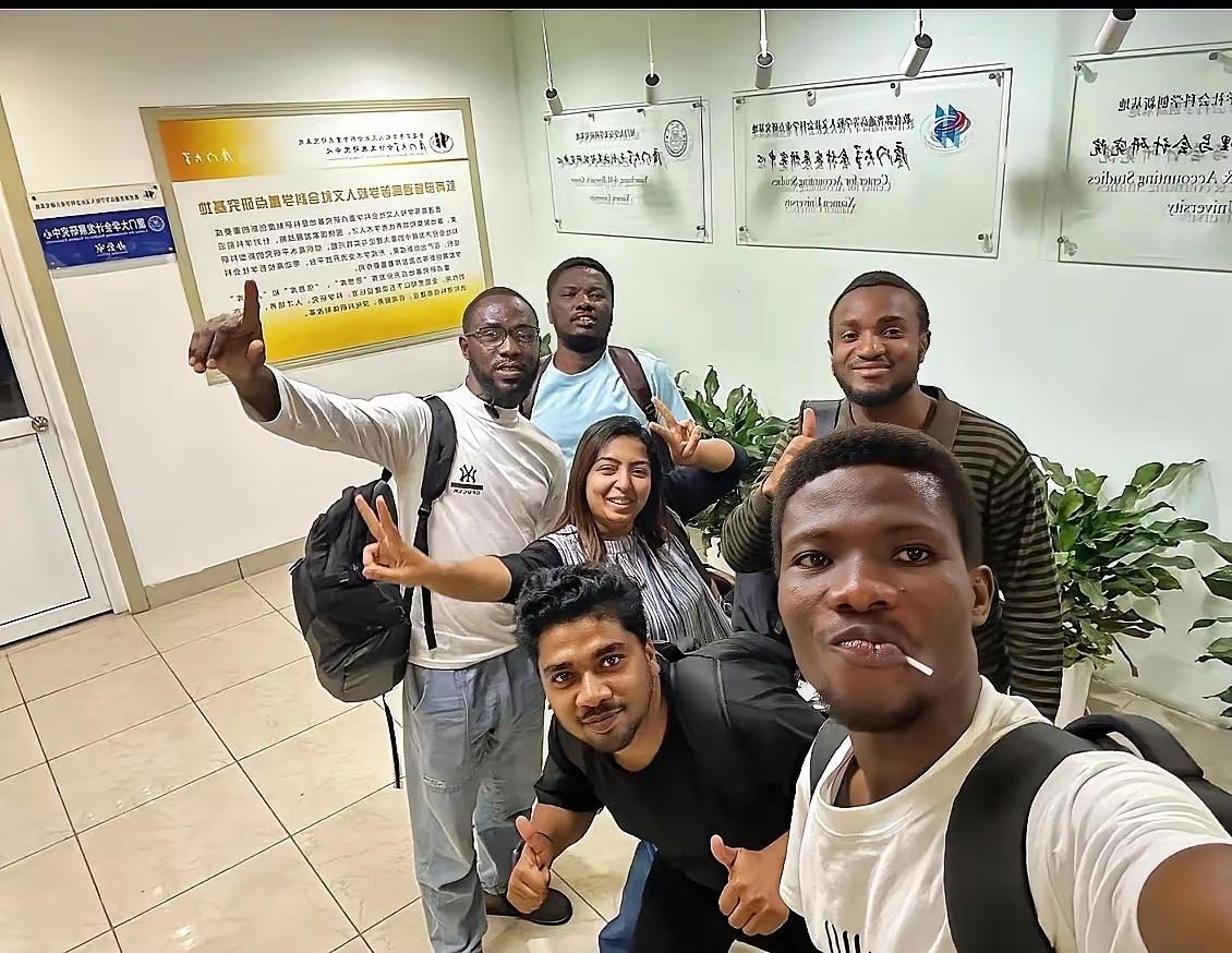 印度留学生毕业了，表示希望留在中国就业，尤其是希望能有机会去深圳大厂就业。 