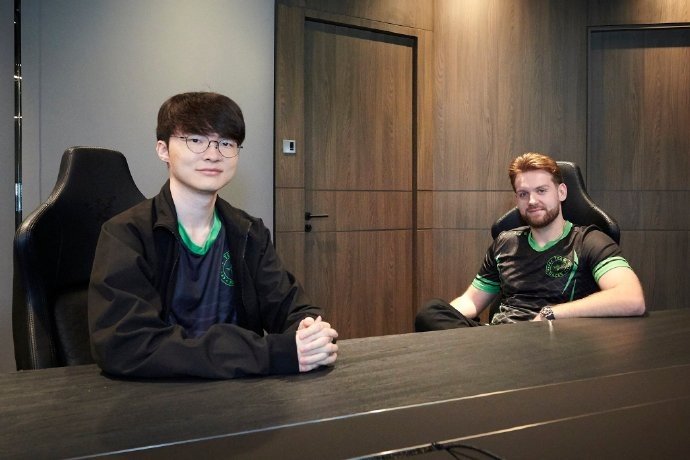当GOAT遇到了GOAT，雷蛇官方发布了LOL传奇选手Faker和CSGO传奇选