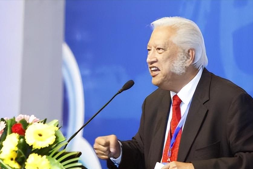 “我没有一丝一毫的中国血统，但是我有100%的中国心，我将用一生来报答中国。”—