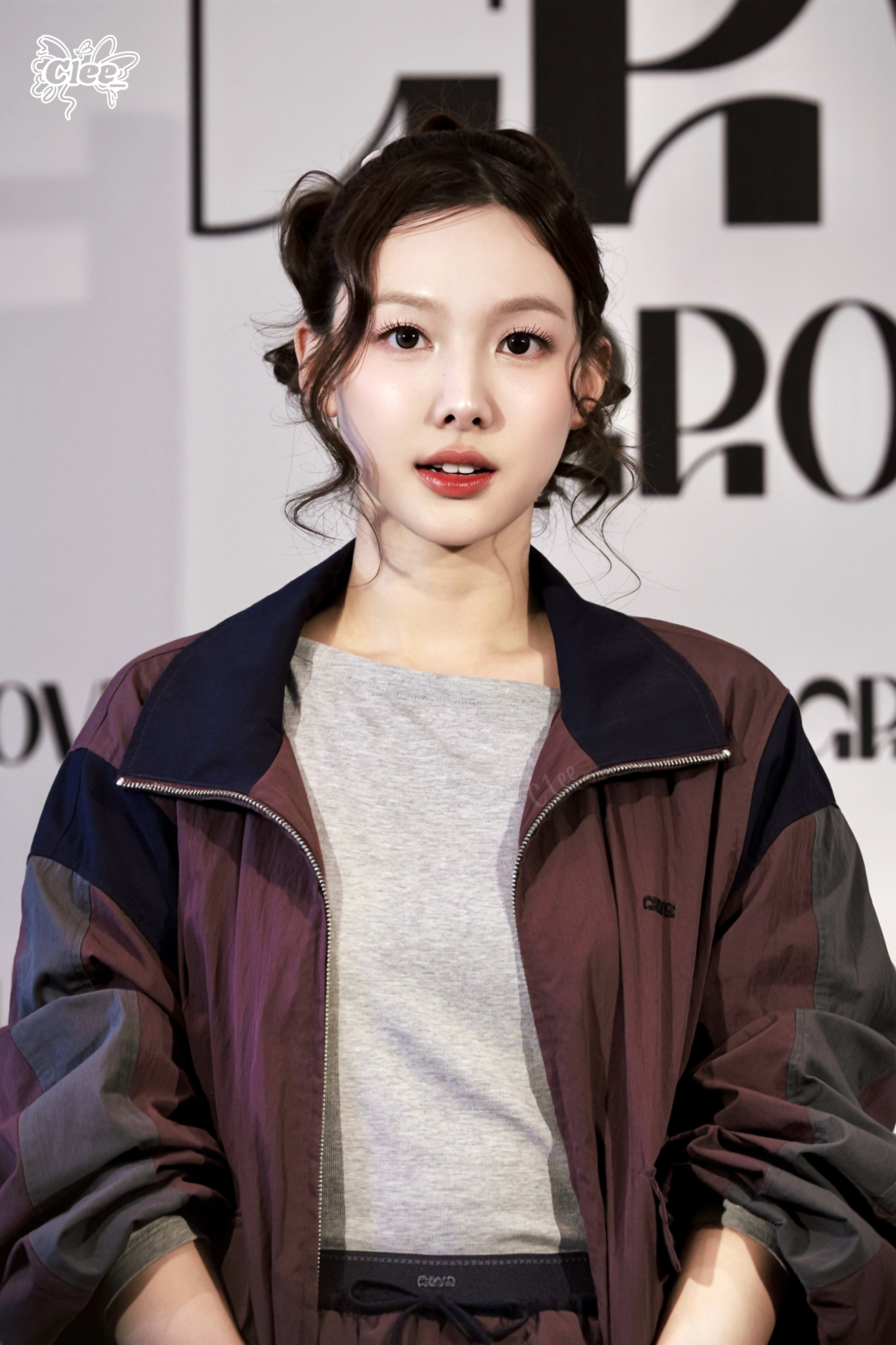 林娜琏 260628 上海Grove 今天工作去拍了脸脸🐰～ 