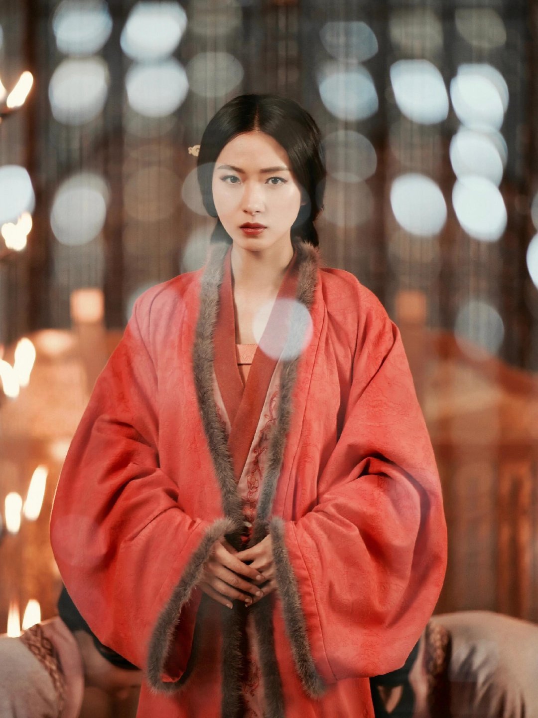 三国机密虽然背景是东汉末，但是可以把这部剧服饰当做西汉古装剧参考，造型整体更接近