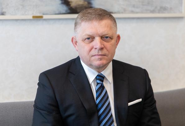 斯洛伐克总理怒怼欧盟：“我将前往莫斯科，向成千上万为解放斯洛伐克而牺牲的红军战士