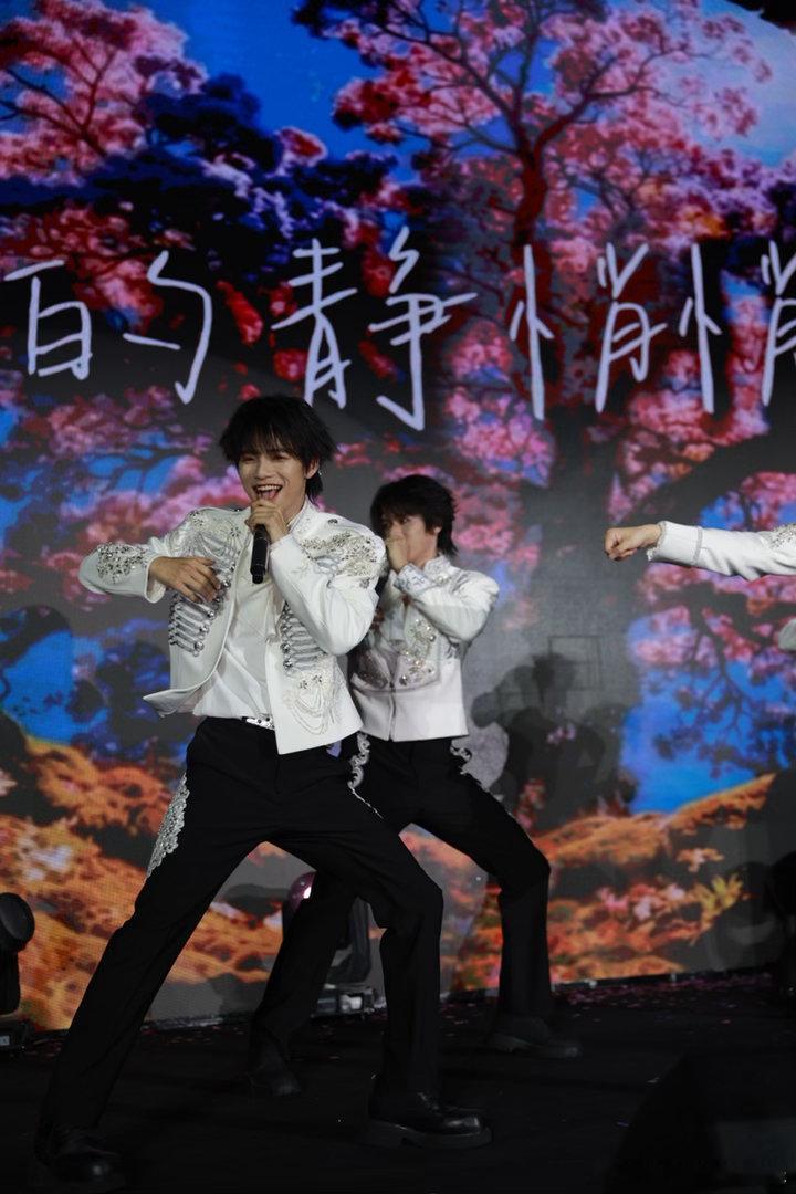 未出道男团受金曲奖评委青睐阿沁为MK写歌助力金曲奖🖤还未踏入正式出道行列，MK