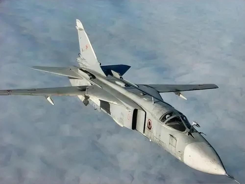 俄罗斯国防部：苏-24轰炸机在黑海击沉乌克兰快艇

据俄卫星通讯社报道，俄国防部