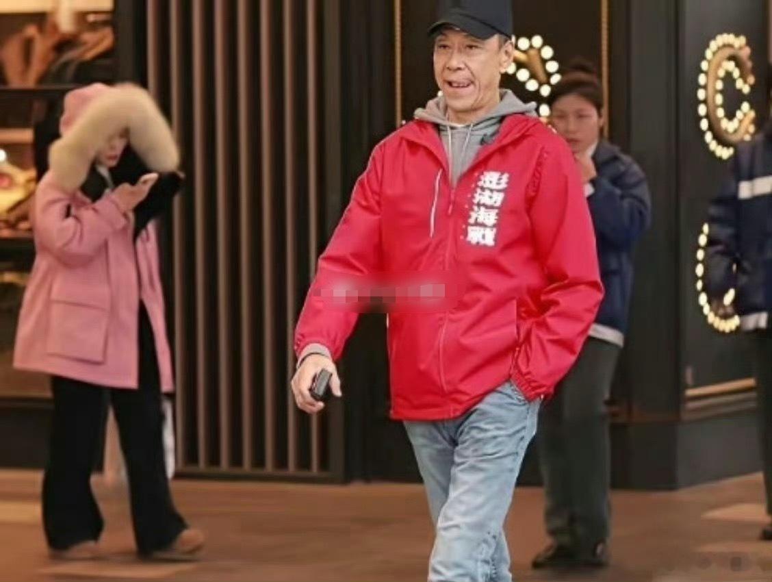 他生于1946年，虚岁已经80了，这样的岁数这样的状态无敌了！就问你服不服？ 