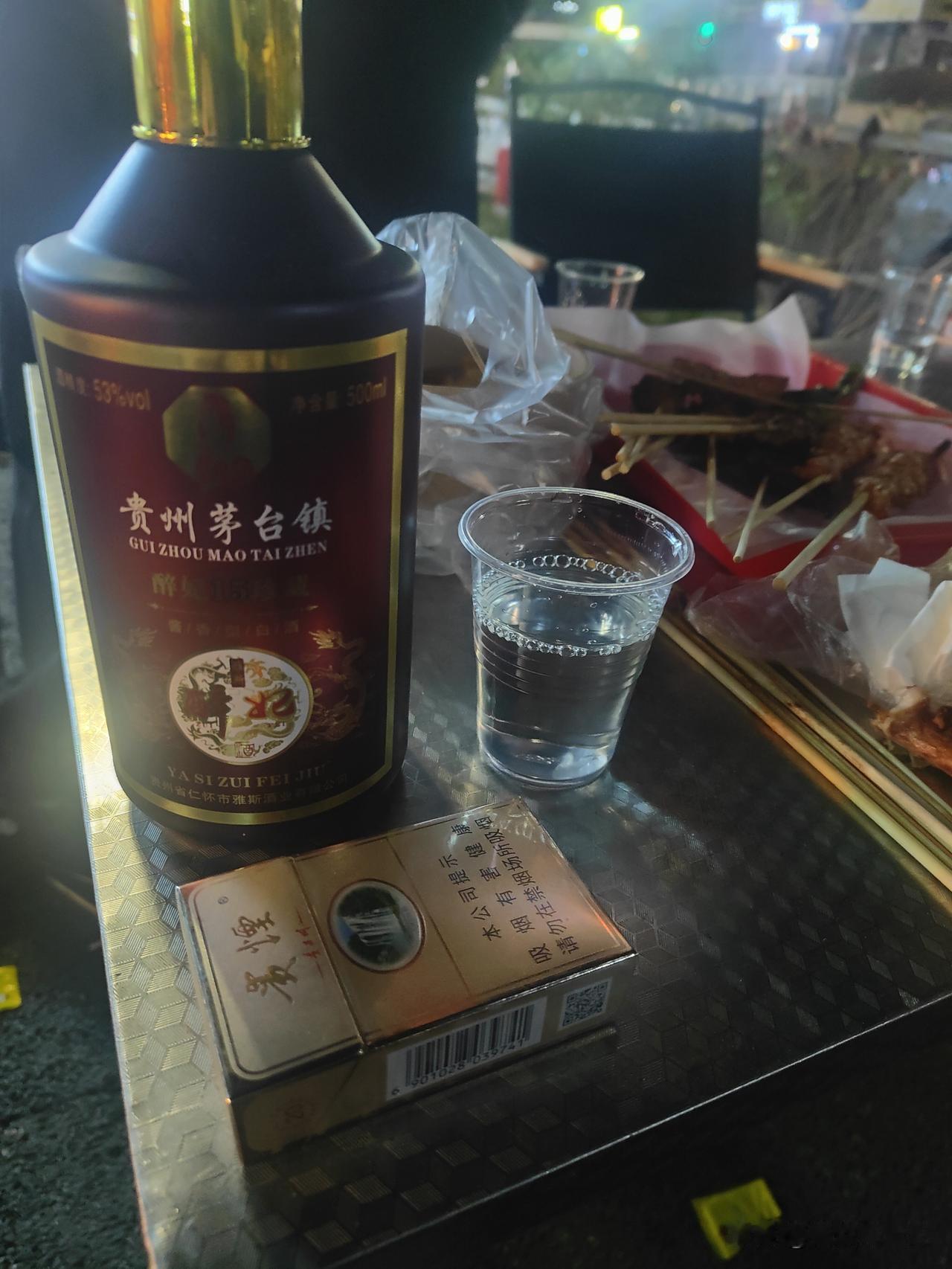 我的家乡

长江边的青砖小城

清晨五点半，长江的雾气还没散尽时，我总被巷口王婆