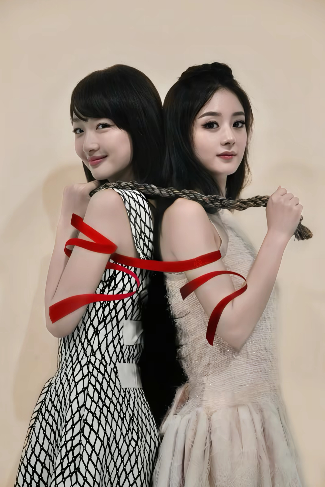 赵丽颖周冬雨早期合照 