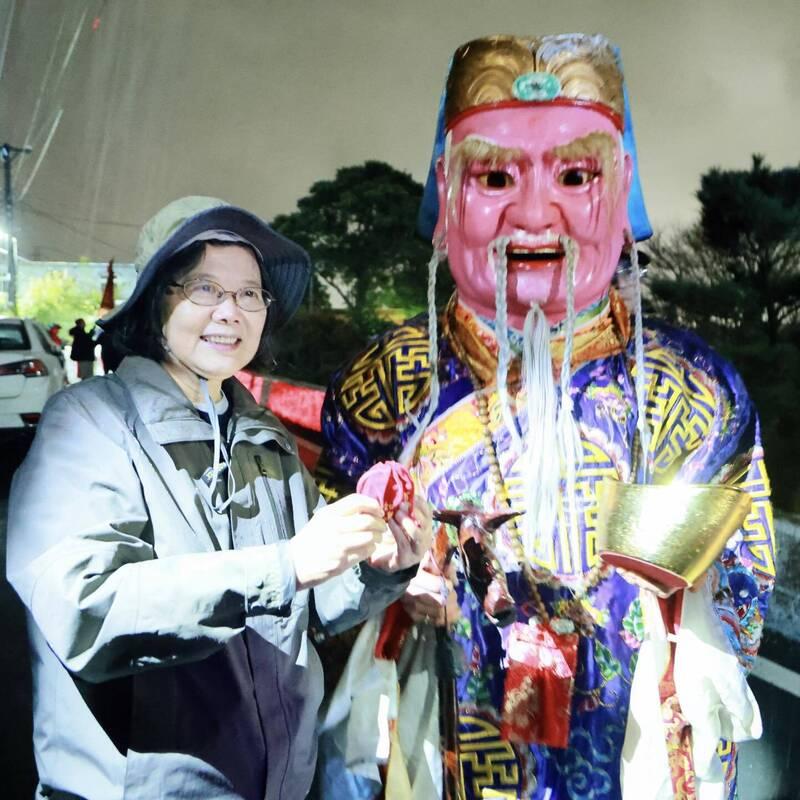 有谁认识这个神明？
蔡英文想让他保佑台湾

昨天的元宵节，各位去哪里了
元宵节一