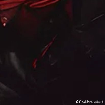生活里的正能量从来都藏在细碎的日常里：清晨环卫工扫净街道的簌簌声响，陌生人顺手帮