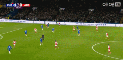 太巧了！萨卡最近两次在英超助攻，刚好相隔一年北京时间今天凌晨，在本轮英超对阵切尔