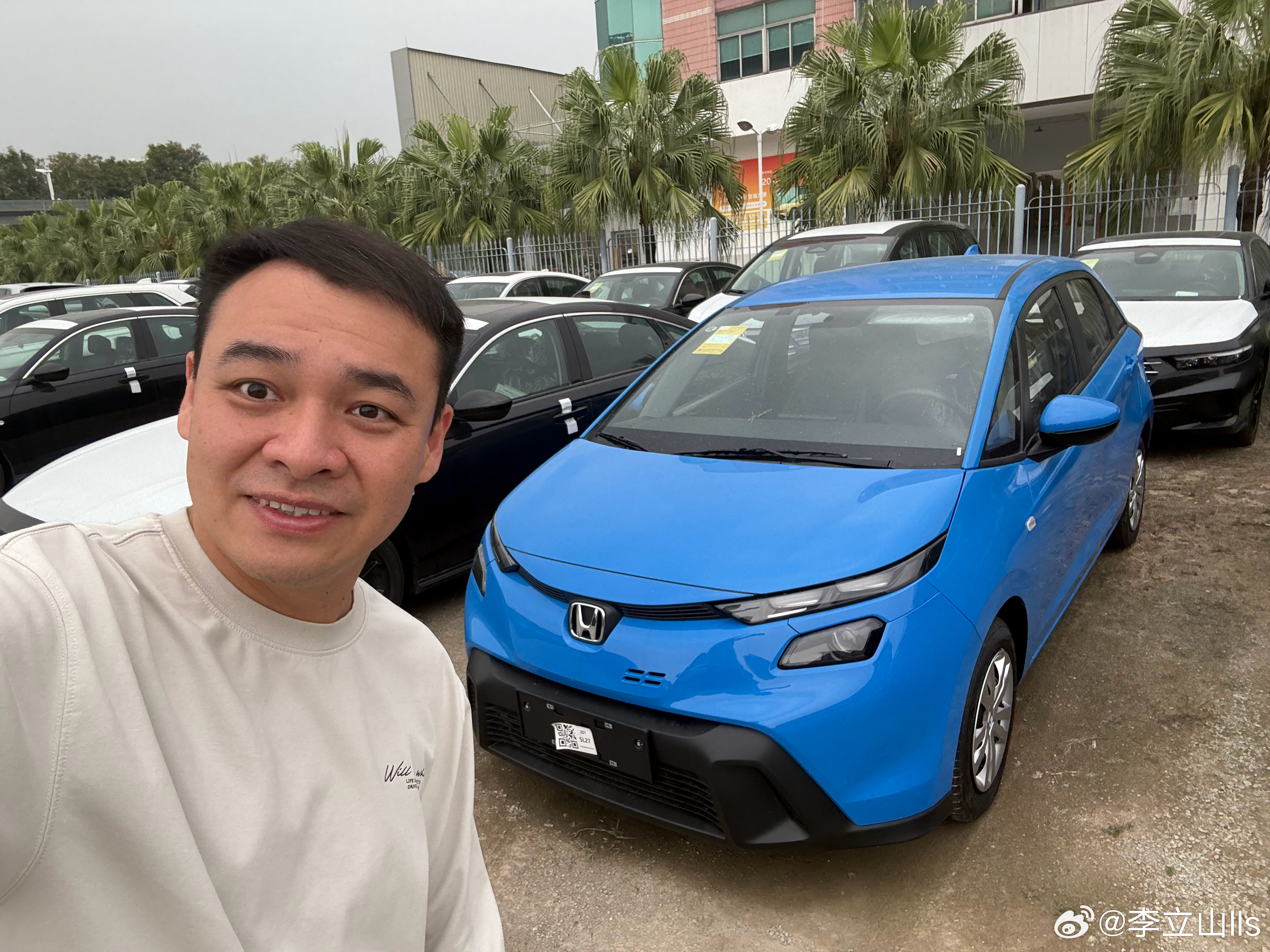 偶遇全球限量车，打个卡！ 