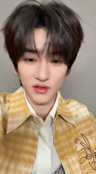 邓佳鑫直播 邓佳鑫在直播里也太放得开了，真实又灵动，没有刻意营业感，魔丸气质直接